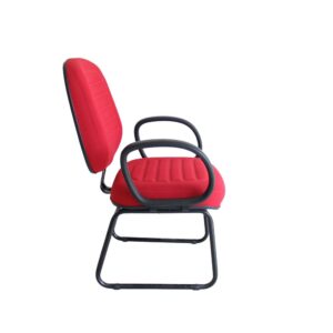 Poltrona fixa modelo Diretor Gomada com braços corsa e estrutura Sky